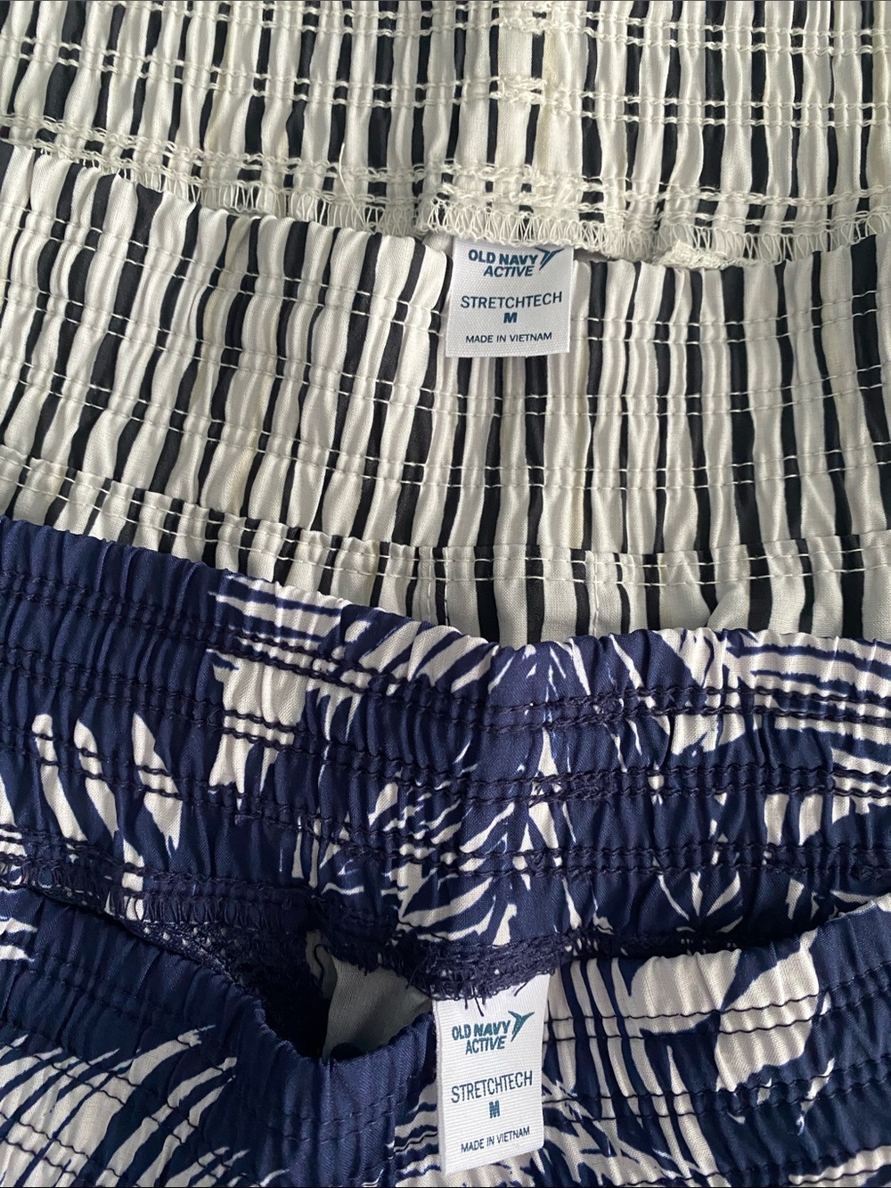 Old Navy Navy & White and Black and White Printed Pull-On Shorts (2-Pack) - Picture 4 of 5